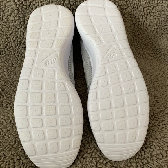 Brand new Nike Rose Runs - Picture 2 of 8